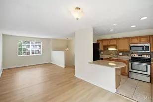 1576 Hazelgrove Dr, Springfield Township, OH 45240 - Photo 2