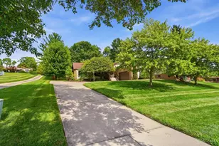 5160 Pebblevalley Dr, Colerain Township, OH 45252 - Photo 2
