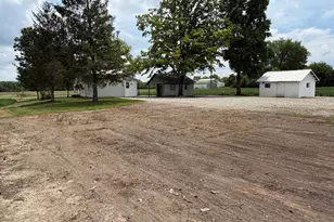 519 N Snyder Rd, Dayton, OH 45417 - Photo 2