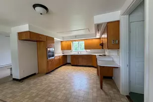 519 N Snyder Rd, Dayton, OH 45417 - Photo 14