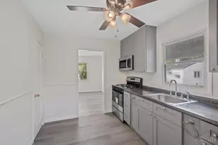1914 Ashbrook Dr, Cincinnati, OH 45238 - Photo 8