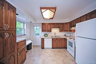 886 Sabino Court, Cincinnati, OH 45231 - Photo 10