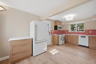 2879 St Catherine Pl, Cincinnati, OH 45211 - Photo 8