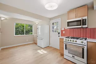 2879 St Catherine Pl, Cincinnati, OH 45211 - Photo 6