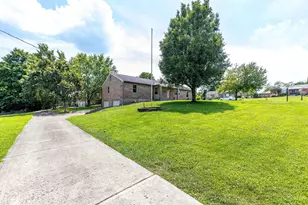 6827 Perinwood Dr, Green Township, OH 45248 - Photo 32