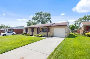10915 Tangleberry Ct, Springfield Township, OH 45240 - Photo 2