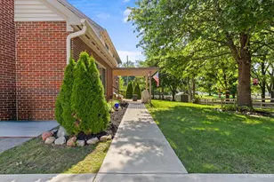 2439 Arborwood Dr, Deerfield Township, OH 45140 - Photo 2