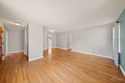 7823 Greenbriar Lane, Madeira, OH 45243 - Photo 6
