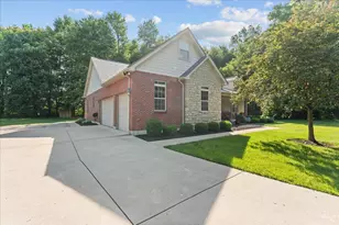 820 Indian Lakes Blvd, Washington Township, OH 45113 - Photo 4
