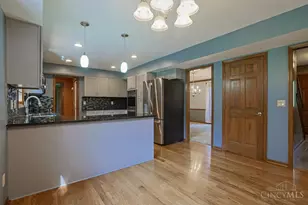 9429 Stonecrest Ct, Symmes Township, OH 45249 - Photo 6