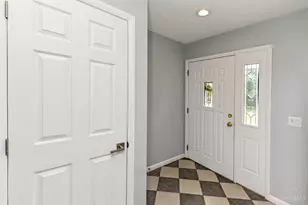8004 Honeysuckle Ln, West Chester, OH 45069 - Photo 4