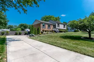 8004 Honeysuckle Ln, West Chester, OH 45069 - Photo 2