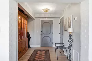 880 Rue De La Paix, Cincinnati, OH 45220 - Photo 8