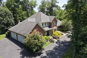 8100 Chinquapin Ln, Indian Hill, OH 45243 - Photo 2