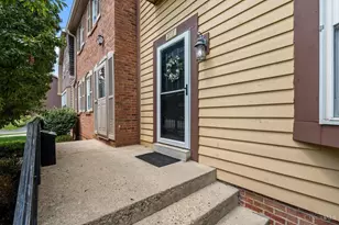 2717 N Kings Arms Cir, Centerville, OH 45440 - Photo 2