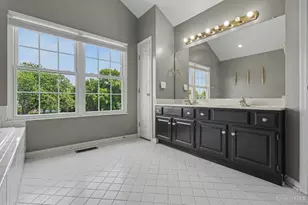 7279 Rolling Meadows Dr, West Chester, OH 45069 - Photo 8