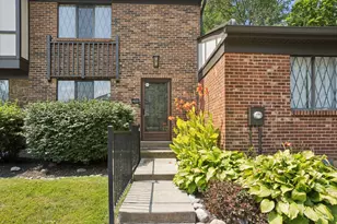 455 Dartmouth Cir, Union Township, OH 45244 - Photo 2