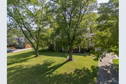10370 Kingsport Drive, Evendale, OH 45241 - Photo 2