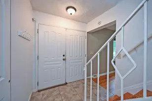 6586 S Oak Knoll Dr, Cincinnati, OH 45224 - Photo 6