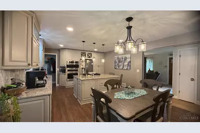 6080 Peachview Dr, Green Township, OH 45247 - Photo 10