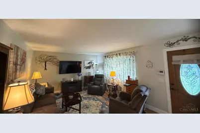 6080 Peachview Dr, Green Township, OH 45247 - Photo 8