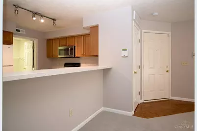 870 Southmeadow Circle #102, Springfield Township, OH 45231 - Photo 4