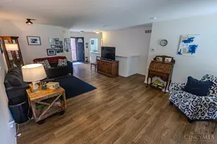 215 Timber Hill Dr, Hamilton, OH 45013 - Photo 2