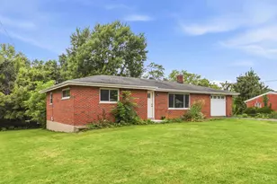 439 Hilltop Dr, Union Township, OH 45244 - Photo 2
