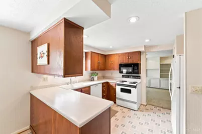 4938 Bonaventure Court, Cincinnati, OH 45238 - Photo 6