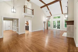 8100 Chinquapin Ln, Indian Hill, OH 45243 - Photo 6