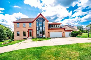 11725 Darbyshire Ct, Symmes Township, OH 45140 - Photo 2