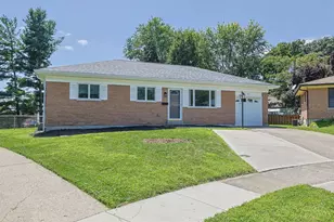 454 Palmerston Dr, Delhi Township, OH 45238 - Photo 2