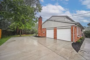 9133 Fontainebleau Terrace, Springfield Township, OH 45231 - Photo 4