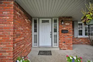 9133 Fontainebleau Terrace, Springfield Township, OH 45231 - Photo 6