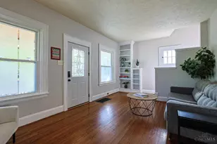 2555 Ridgeland Pl, Cincinnati, OH 45212 - Photo 8