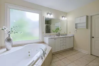 8000 Chinquapin Lane, Indian Hill, OH 45243 - Photo 18
