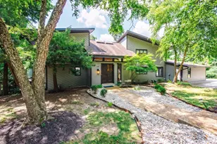 7708 Creekwood Ln, Amberley, OH 45237 - Photo 2