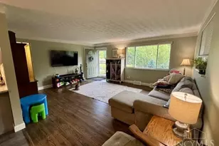 6121 Connie Ln, Green Township, OH 45233 - Photo 6