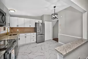 11255 Logenberry Cir, Forest Park, OH 45240 - Photo 10