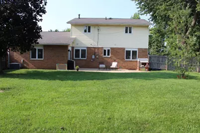 1060 Mayfair Dr, Wilmington, OH 45177 - Photo 6