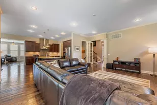 8925 Kenwood Rd, Blue Ash, OH 45242 - Photo 6