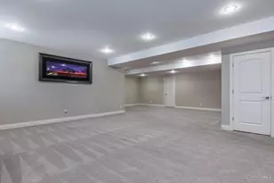 8925 Kenwood Rd, Blue Ash, OH 45242 - Photo 22
