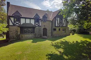 2019 Adams Rd, Cincinnati, OH 45231 - Photo 2