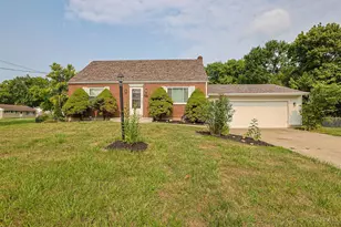 556 Grandin Ave, Springdale, OH 45246 - Photo 2