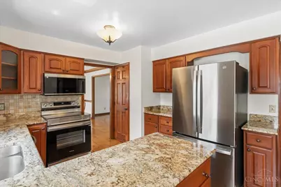 7489 Fitzroy Court, West Chester, OH 45241 - Photo 10