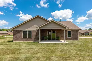 136 Pebble Crk Dr, Eaton, OH 45320 - Photo 2