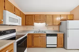8771 Carrousel Park Cir, Colerain Township, OH 45251 - Photo 14