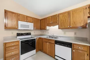 8771 Carrousel Park Cir, Colerain Township, OH 45251 - Photo 16