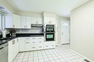 8475 Summitridge Dr, Anderson Township, OH 45255 - Photo 10