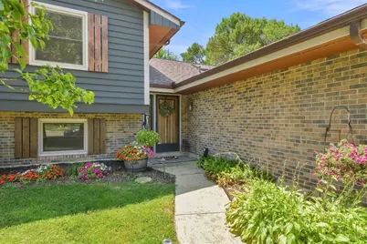 1748 Sherwood Forest Drive, Miamisburg, OH 45342 - Photo 2